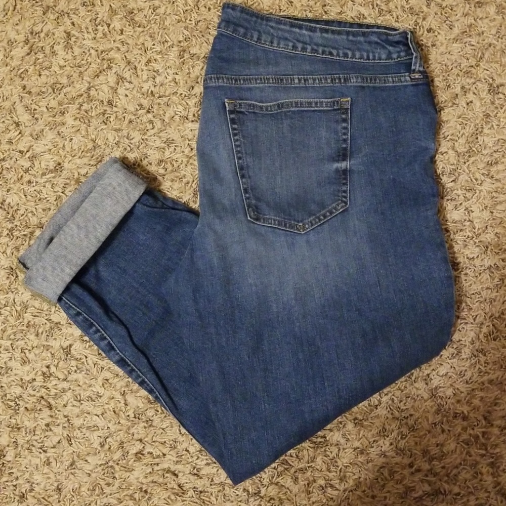 Maternity capris